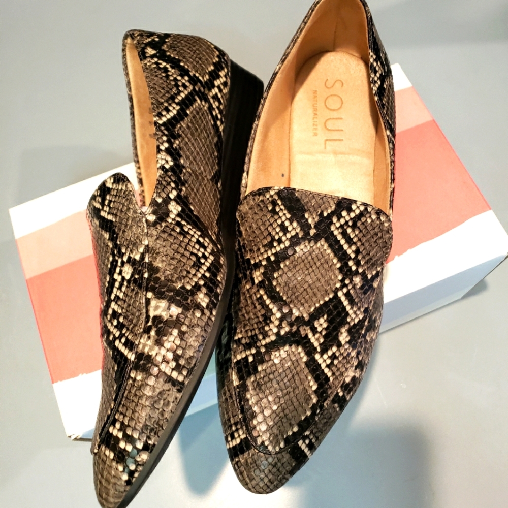 Gently Worn Naturalizer Soul Snake Print Shoes